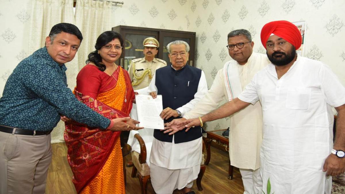 राजभवन पहुंची कांग्रेस, NEET परीक्षा में गलत प्रश्न पत्र से प्रभावित स्टूडेंट्स के लिए न्याय की रखी मांग