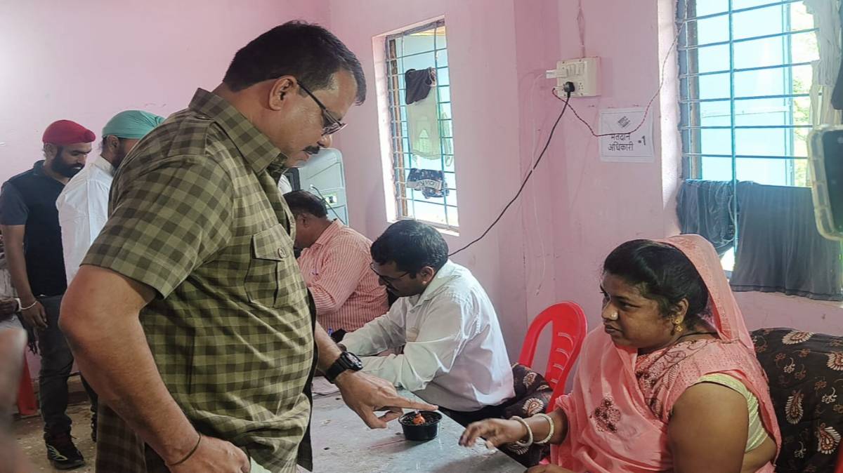 Lok Sabha Chunav 2024 Phase 4 Voting: मतदान के बाद नेता प्रतिपक्ष बोले- कांग्रेस सरकार में आई तो सबसे पहले EVM पर लगेगा प्रतिबंध