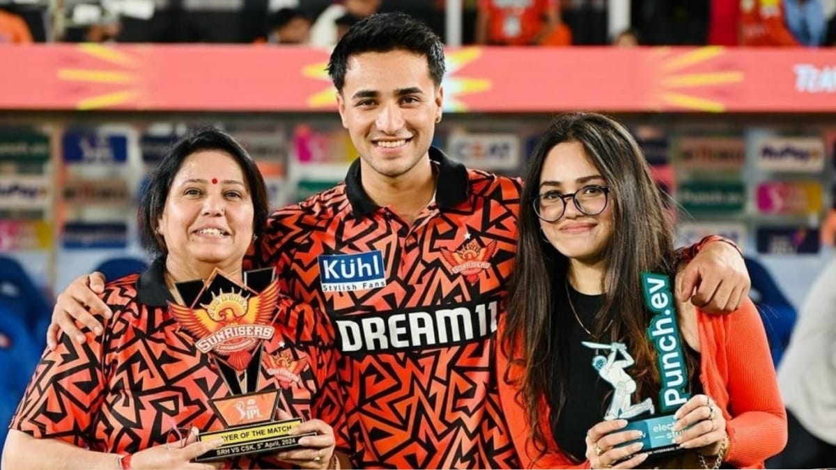 IPL 2024: गेंद को सीधे आसमान में भेज रहे यह 10 सिक्स हिटर, किसने लगाए सबसे ज्यादा छक्के?