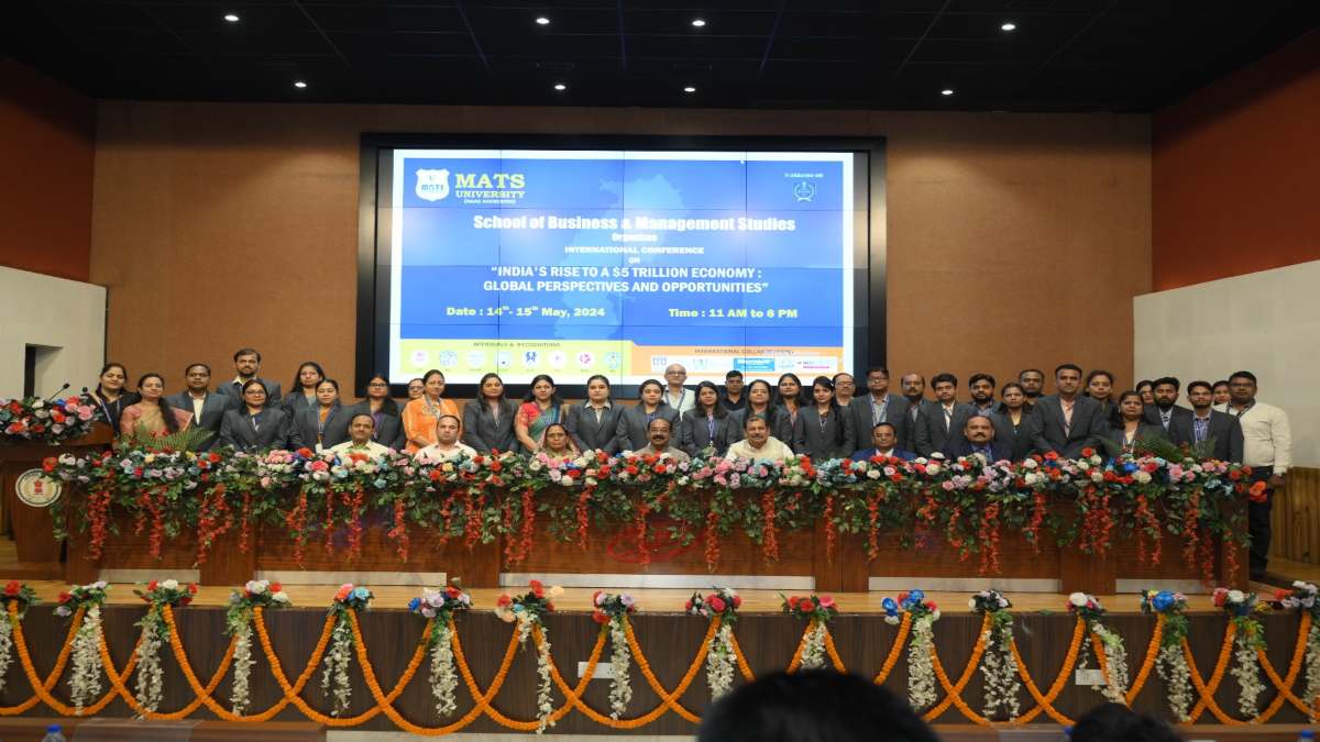 रायपुर में दो दिवसीय अंतर्राष्ट्रीय सेमिनार का आयोजन, भारत को 5 ट्रिलियन इकोनॉमी बनाने पर कर रहे वर्कशॉप..