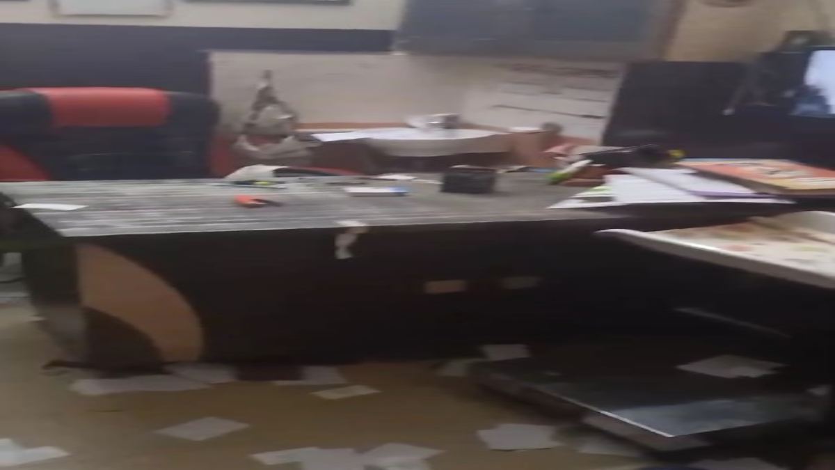 इलाज के दौरान 9 माह की बच्ची की मौत: गुस्साए परिजनों ने डॉक्टर के क्लिनिक में की तोड़फोड़