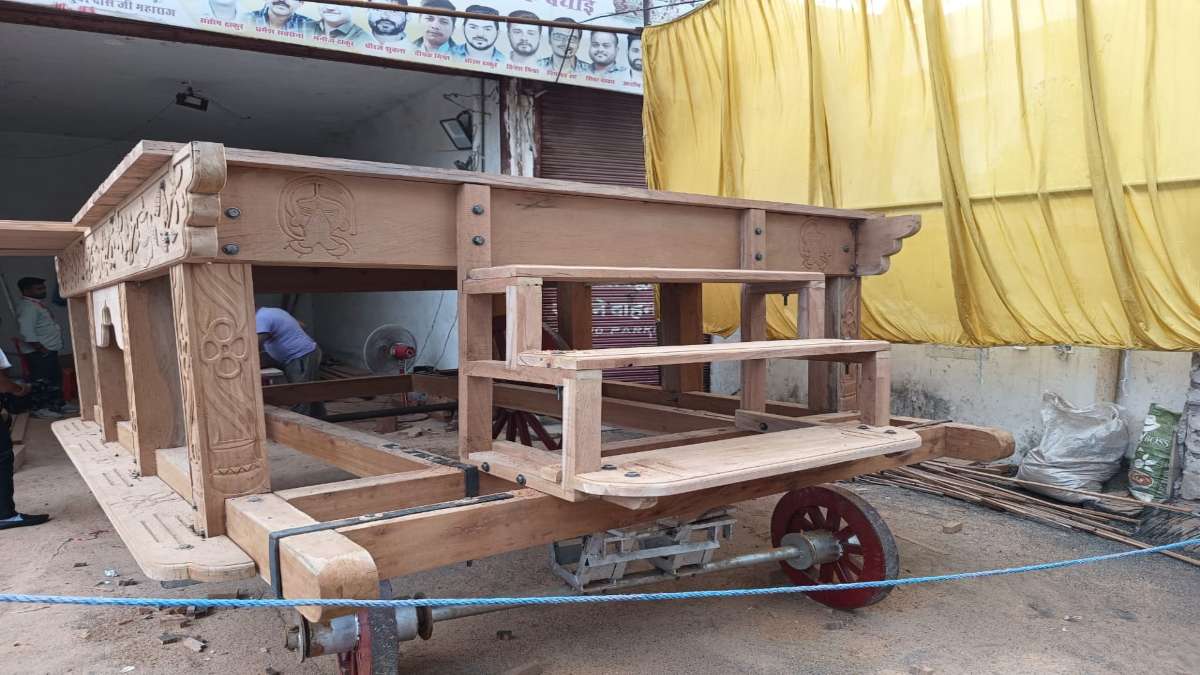 भगवान जगन्नाथ का नया रथ हो रहा तैयार, मुस्लिम कारिगर हिंदू धर्म के अनुसार बना रहे अनोखी सवारी…
