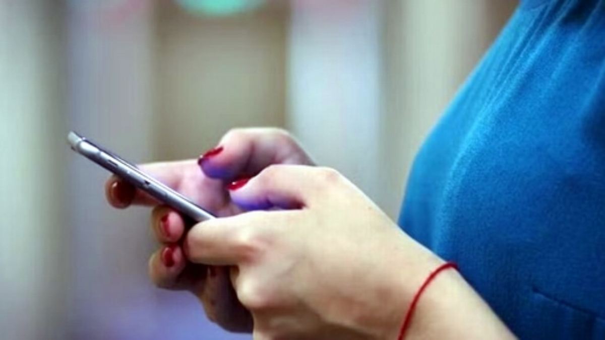 फोन पर करती थी अश्लील बातेंः बंद कमरे में बुलाया मिलने, फिर…
