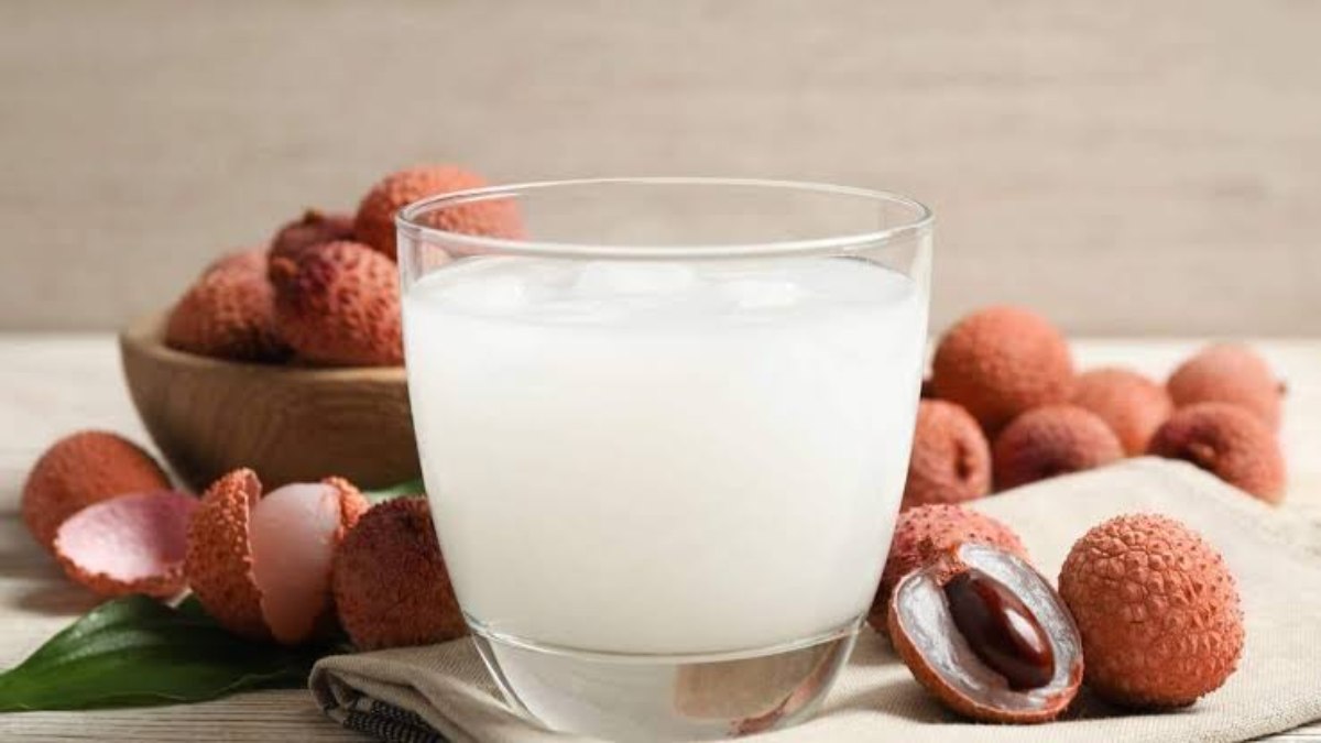 Lychee Sharbat Recipe : स्वाद और सेहत से भरपूर है ये लीची शरबत, कर देगा आपके शरीर को तरोताजा…