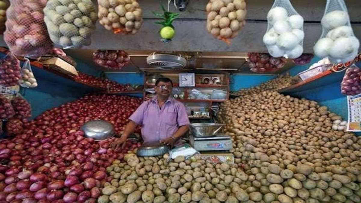 आलू की बढ़ती कीमतों ने बिगाड़ा रसोई का बजट, नवंबर तक राहत की कोई उम्मीद नहीं …