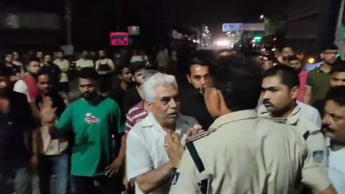 हाय ये गर्मी! बिजली की लुका छुपी से लोग परेशान, देर रात सड़क पर उतरकर MPEB के खिलाफ की नारेबाजी