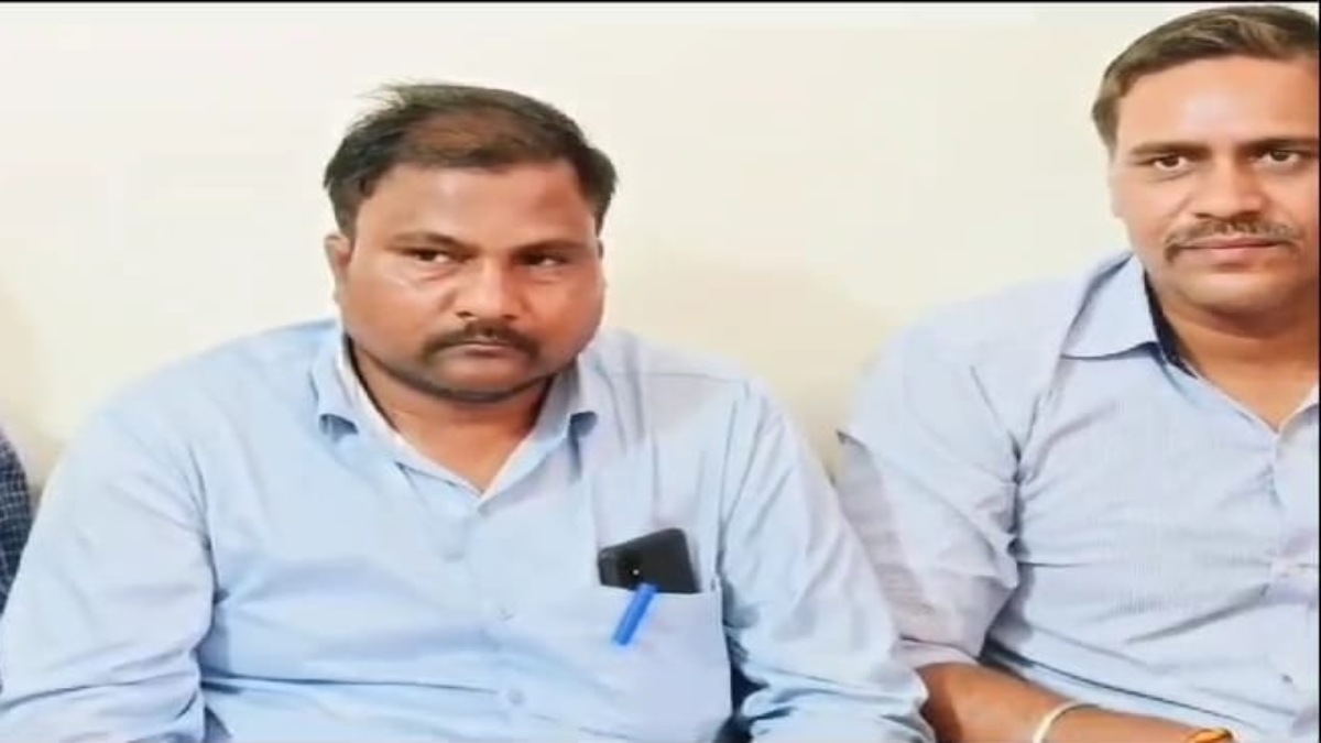 लोकायुक्त की कार्रवाईः महिला कर्मचारी से रिश्वत लेते सफाई दरोगा गिरफ्तार, इस काम के लिए मांगी थी घूस