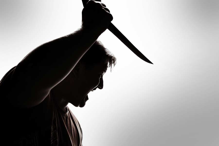 एएसआई ने पत्नी के गले पर और बेटे के हाथ में मारा चाकू, गिरफ्तार