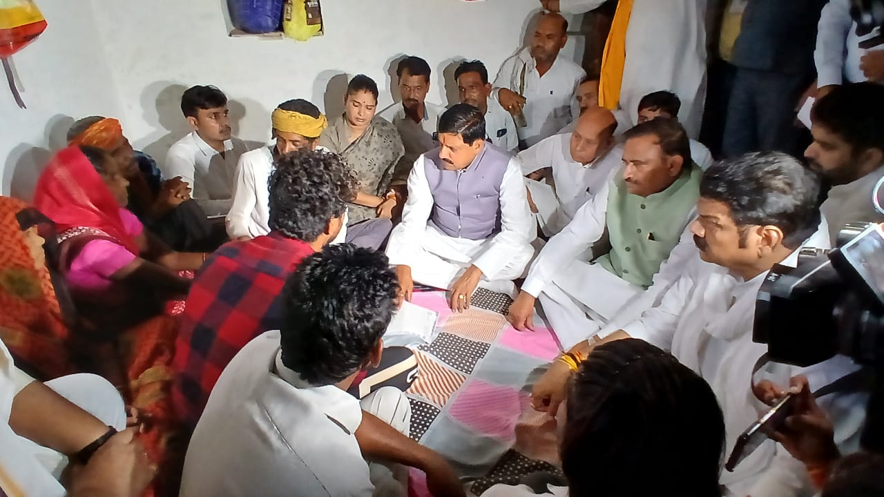 Sagar Murder Case: पीड़ित परिवार से मिले CM मोहन, 8 लाख की सहायता राशि देने की घोषणा, कहा- ऐसी घटना दोबारा न हो…