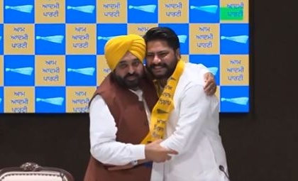 दलवीर सिंह गोल्डी ने कांग्रेस पार्टी से इस्तीफे के बाद थामा AAP का साथ