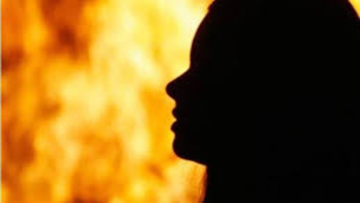 मनचले से परेशान छात्रा ने खुद को लगाई आग: नाबालिग से सीनियर करता था छेड़छाड़, कोचिंग जाते समय कई बार रोका रास्ता, हाथ पकड़कर खींचा