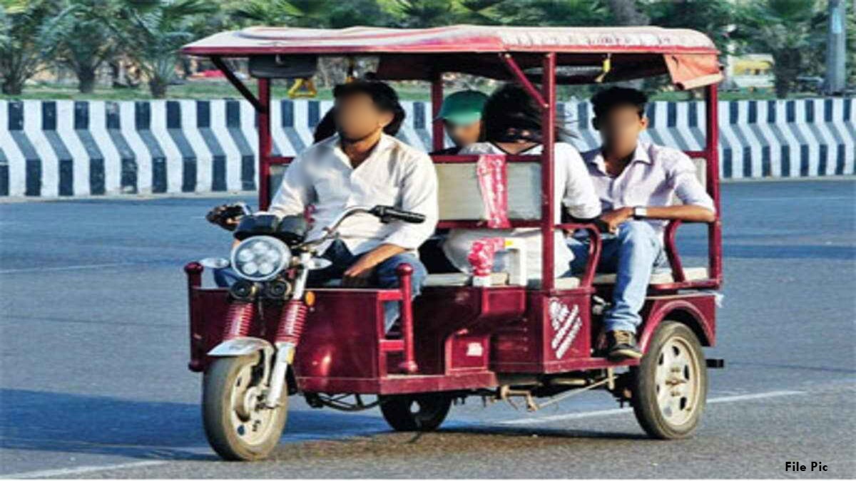 ई-रिक्शा चलाने वालों के लिए जरूरी खबर: अब अपने घर से सिर्फ इतने किलोमीटर के दायरे तक ले जा सकेंगे सवारी, ट्रैफिक पुलिस ने बनाया प्लान