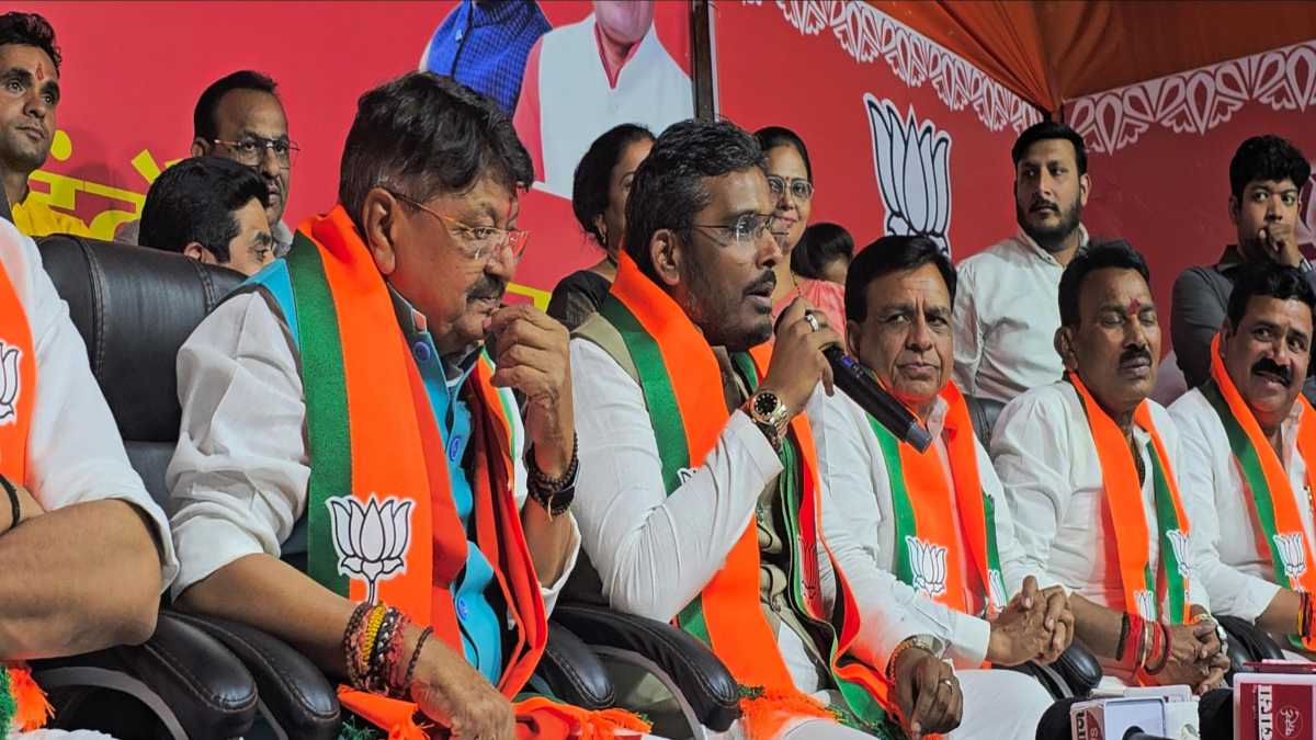 अक्षय बम की अबतक नहीं हुई गिरफ्तारी: कांग्रेस नेता ने कहा- मंत्री के घर सर्चिंग करे पुलिस, राकेश यादव बोले- कॉलेज में मिलेगा बम, BJP बोली- कांग्रेसियों पर हीट वेव का असर