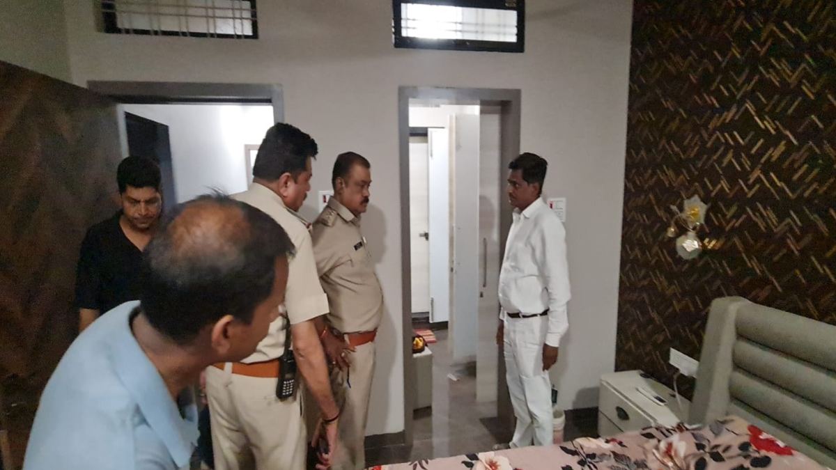 चोरों ने व्यापारी के घर बोला धावा: 15 तोला सोना समेत 1 लाख से ज्यादा कैश किए पार, पुलिस खंगाल रही CCTV फुटेज