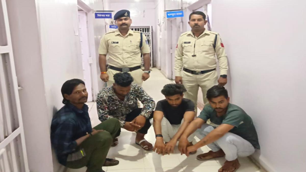 रात में कारों के कांच फोड़ने वाले बदमाशों पर पुलिस का शिकंजा: जन्मदिन पर रौब जमाने मचाया उत्पात, शराब की तस्करी करते धराएं…
