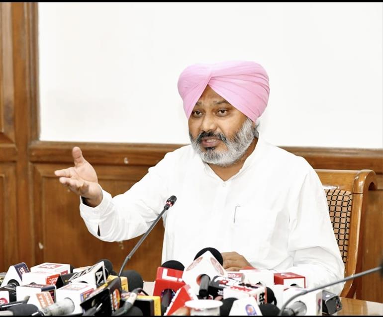 Punjab News : वित्त मंत्री हरपाल चीमा ने कांग्रेस वर्करों को दी चेतावनी, कहा- ‘प्रताप बाजवा बीजेपी एजेंट’