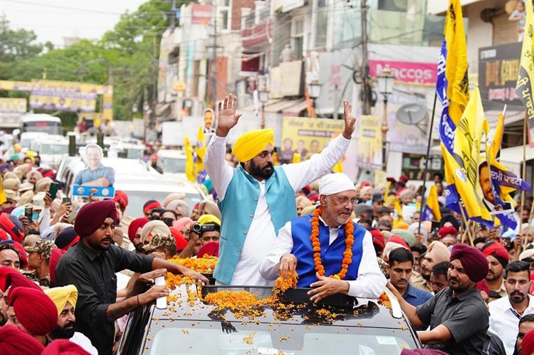 Punjab Loksabha Elections 2024 : पटियाला में सीएम मान ने किया रोड शो, बोले- ‘पंजाब बनेगा हीरो, इस बार 13-0’