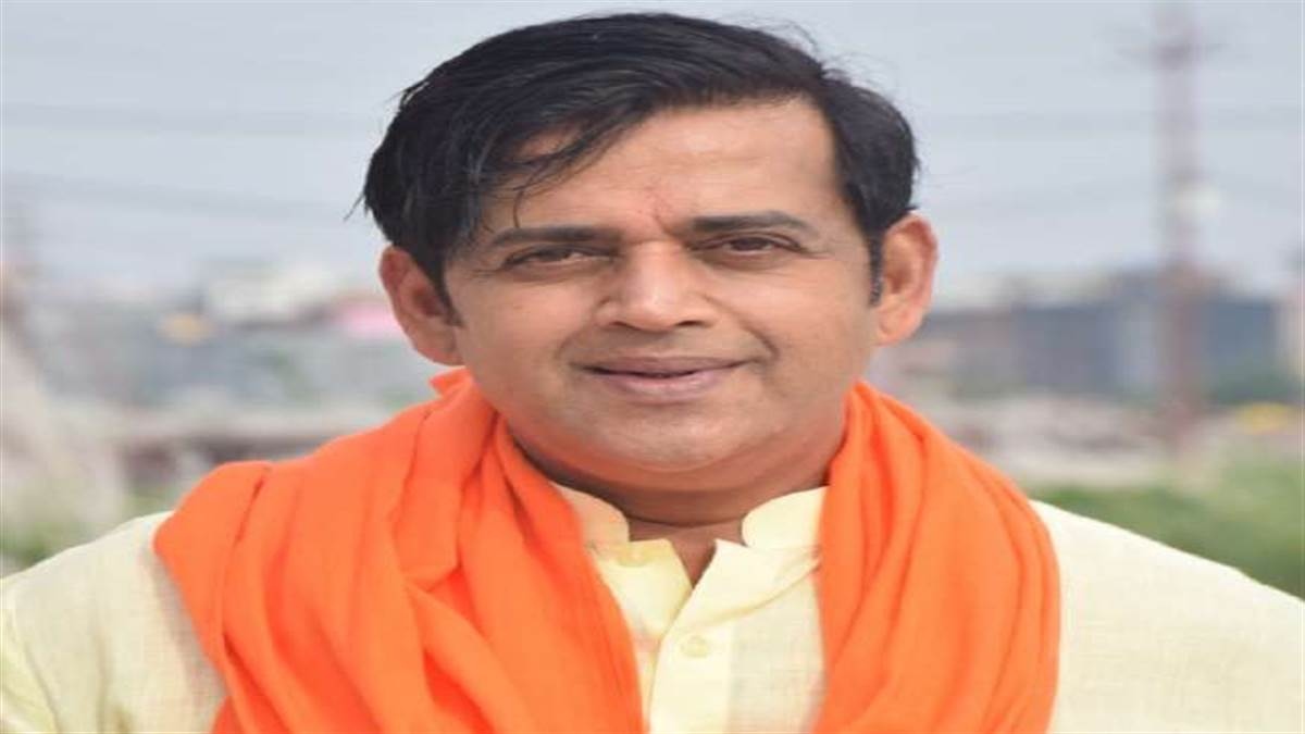 UP LOKSABHA ELECTION : गोरखपुर में रवि किशन ने रूद्राभिषेक कर भरा नामांकन, कहा- काशी के बाद यही हॉट सीट
