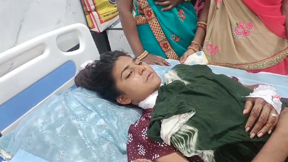 Nursing की छात्रा ने रेता अपना गला: कॉलेज प्रबंधन पर लगाए गंभीर आरोप, आईसीयू में भर्ती, लगे 12 से ज्यादा टांके