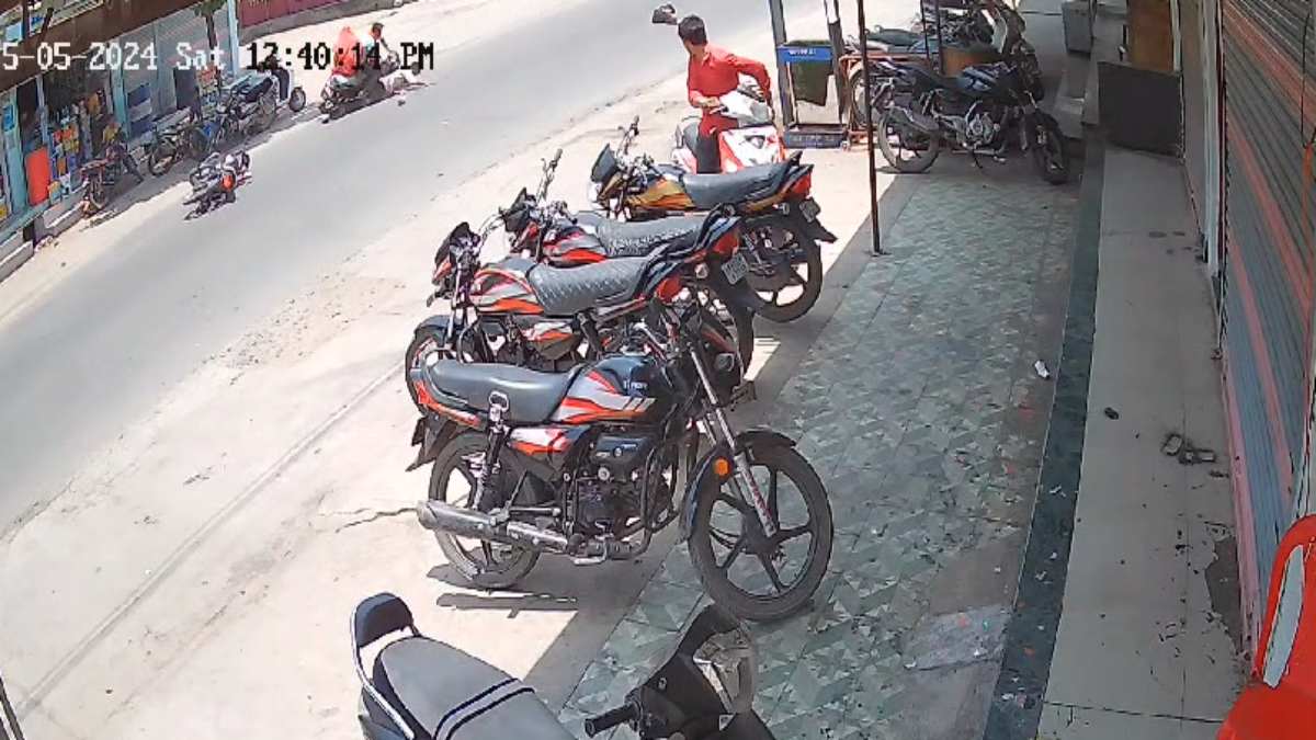 तेज रफ्तार बाइक ने मासूम को मारी टक्कर: हालत गंभीर, घटना का रूह कंपा देने वाला Video आया सामने
