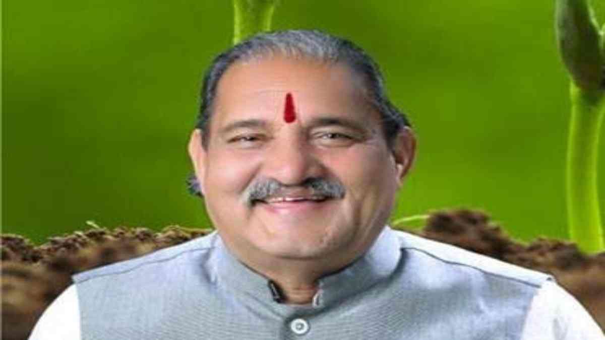 पूर्व विधायक धनेन्द्र ने “मोदी नाम की सुनामी” पर कसा तंज, नक्सलवाद पर सीएम के बयान का जमकर किया पलटवार..