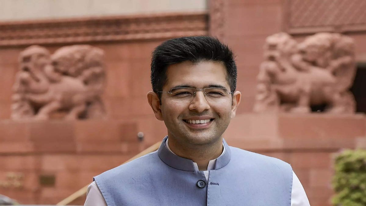 आंखों का ऑपरेशन करा कर चंडीगढ़ लौटे राघव चड्डा, जल्दी उतरेंगे चुनावी मैदान में…