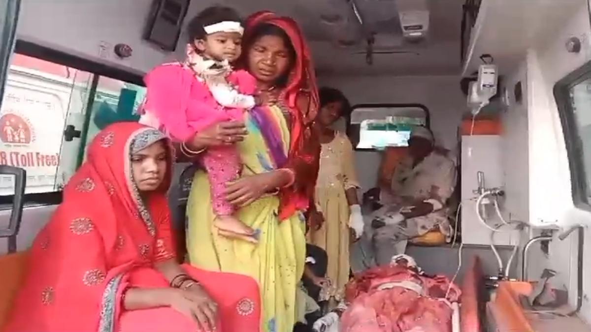 शहडोल से छत्तीसगढ़ जा रही पिकअप पलटी, 18 घायल, 9 की हालत गंभीर, कुदरगढ़ी देवी दर्शन के लिए जा रहे थे श्रद्धालु