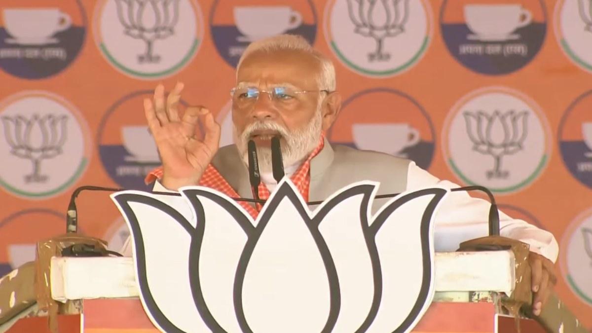 ‘सपा सरकार में जनता थर-थर कांपती थी, BJP सरकार में माफिया थर-थर कांपते हैं’, मिर्जापुर में बोले PM मोदी