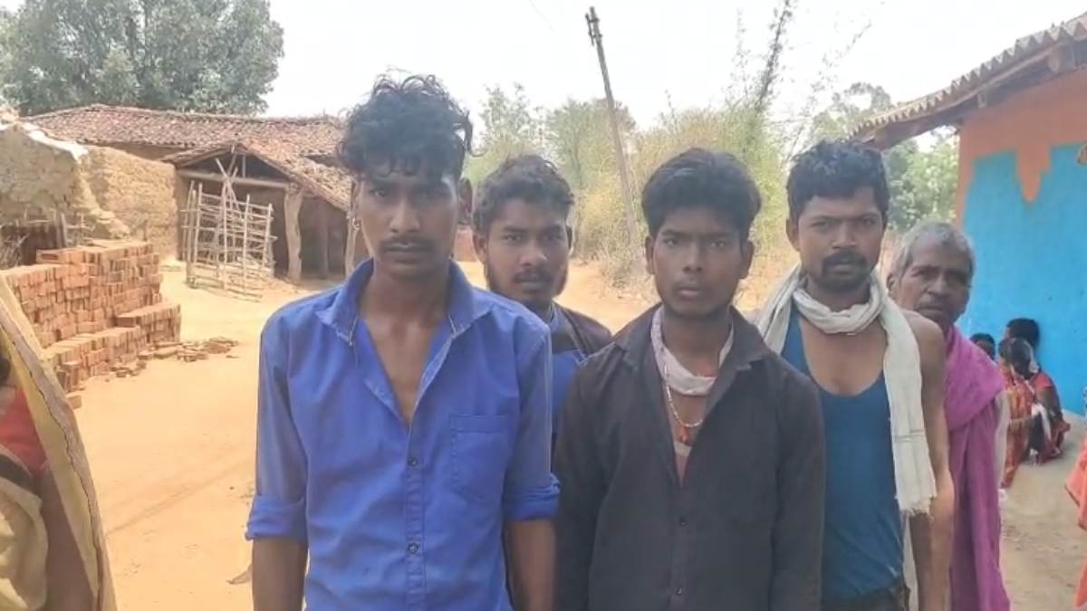 PM जन मन योजना में घूसखोरी: बैगा आदिवासियों ने महिला सचिव पर लगाए अवैध वसूली के आरोप, CEO ने कही जांच के बाद कार्रवाई की बात
