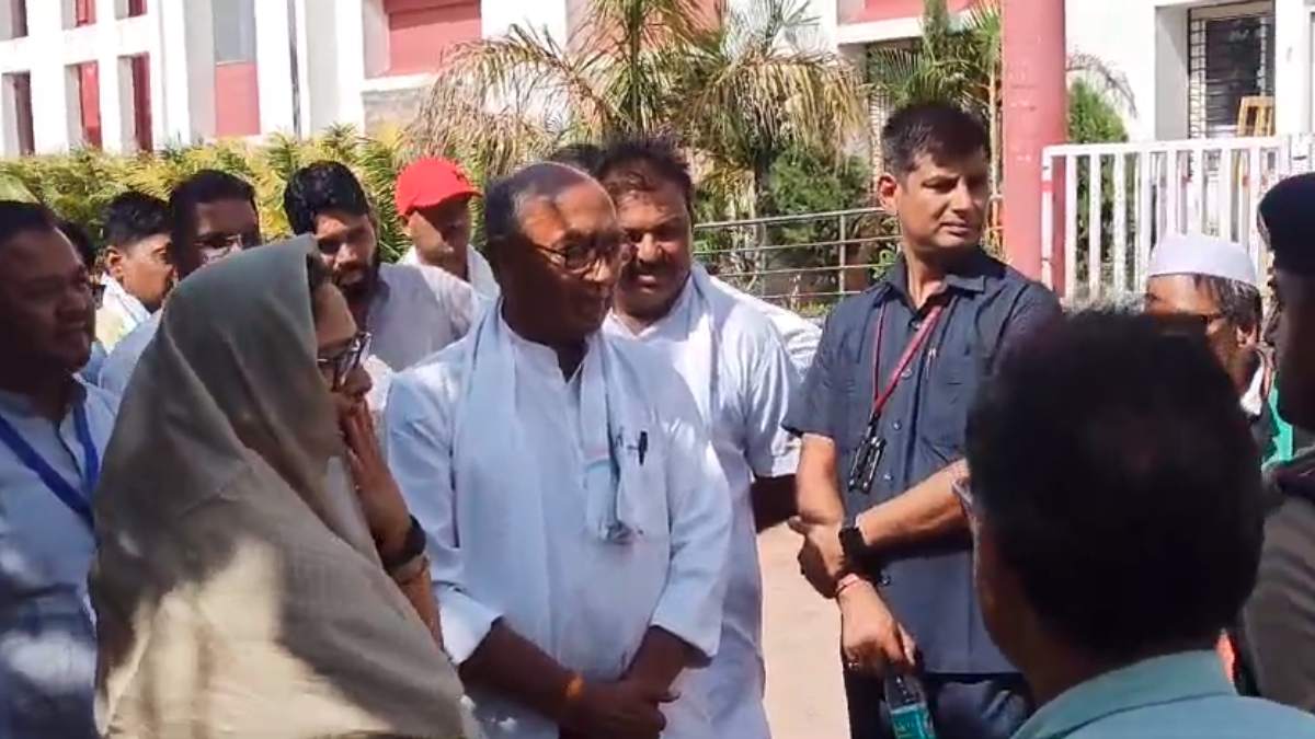 दिग्विजय ने स्ट्रांग रूम का किया निरीक्षण: जताई संतुष्टि, नर्सिंग घोटाला और सागर हत्याकांड पर सरकार को जमकर घेरा