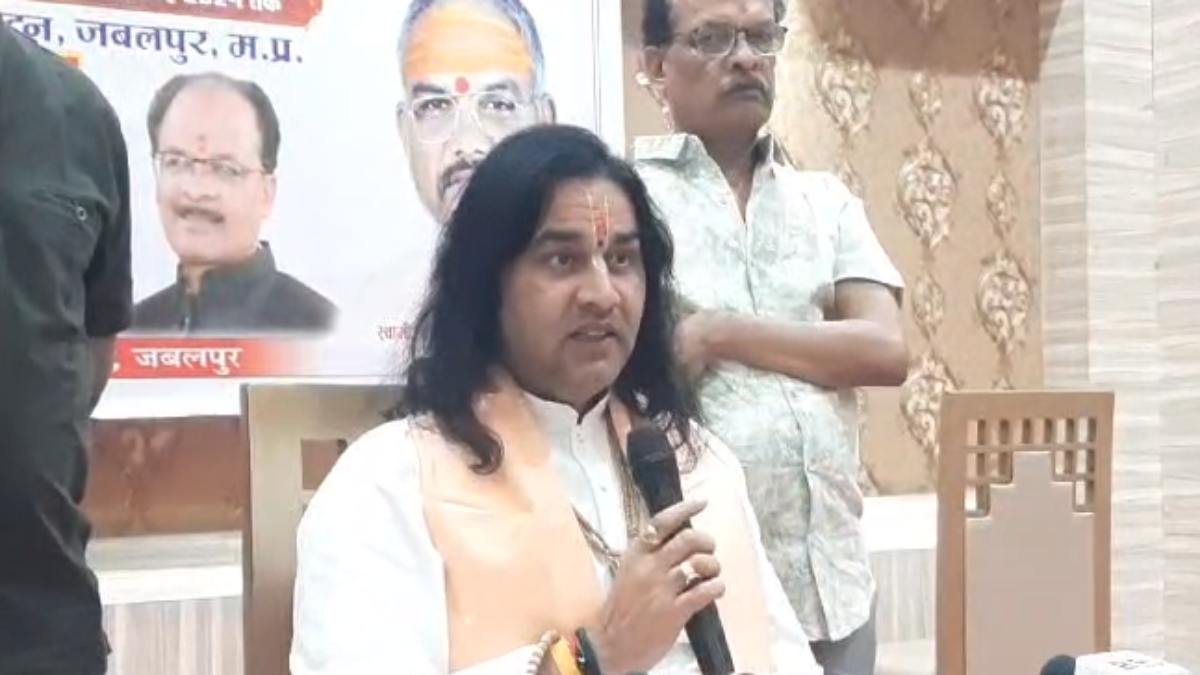 ‘देश के हिन्दू पैदा करें 5-5 बच्चे’: देवकीनंदन ठाकुर बोले- परिवार नियोजन के नियम सभी धर्म के लोगों पर लागू हो, वक्फ बोर्ड की तरह सनातन बोर्ड बनाने की भी मांग