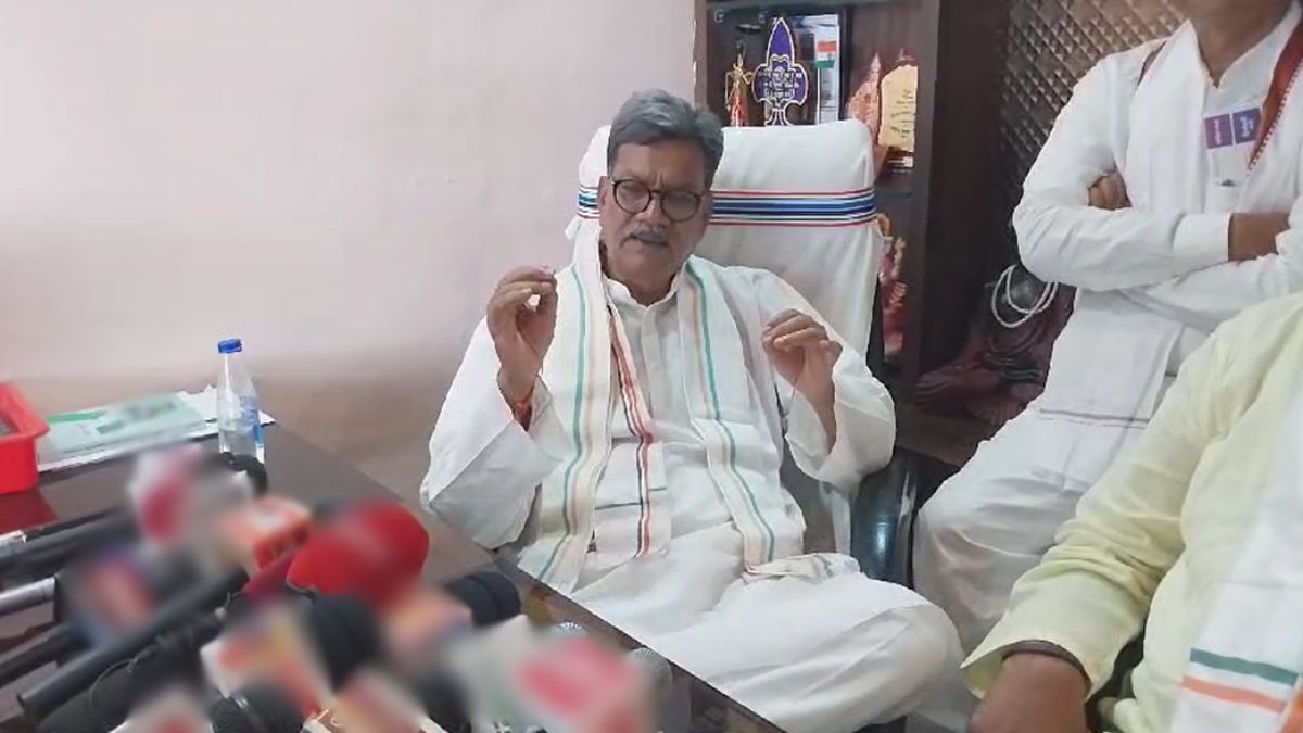 कोविशिल्ड को लेकर हुए खुलासे के बीच वैक्सीन पर नेता प्रतिपक्ष महंत ने उठाए सवाल, कहा- लोगों को हो रहा इसका साइड इफेक्ट्स…