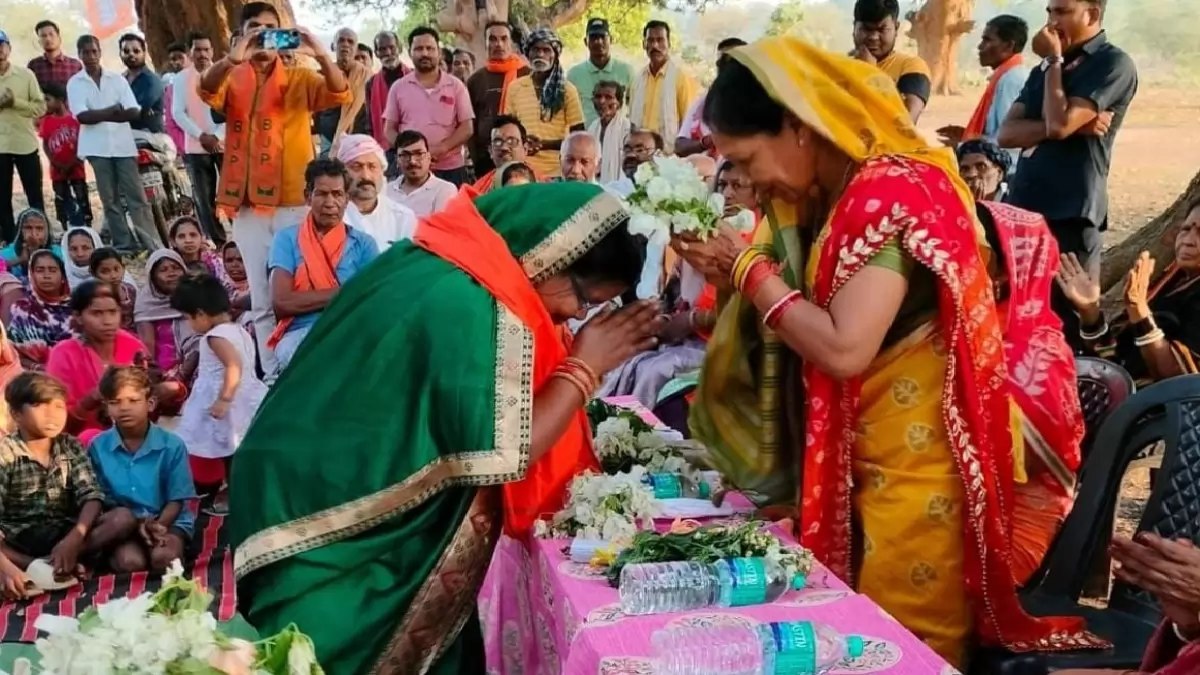 लोकसभा चुनाव 2024 : सीएम मैडम ने संभाला प्रचार का जिम्मा, गांवों में घर-घर जाकर गिना रहीं केंद्र और राज्य सरकार की उपलब्धियां