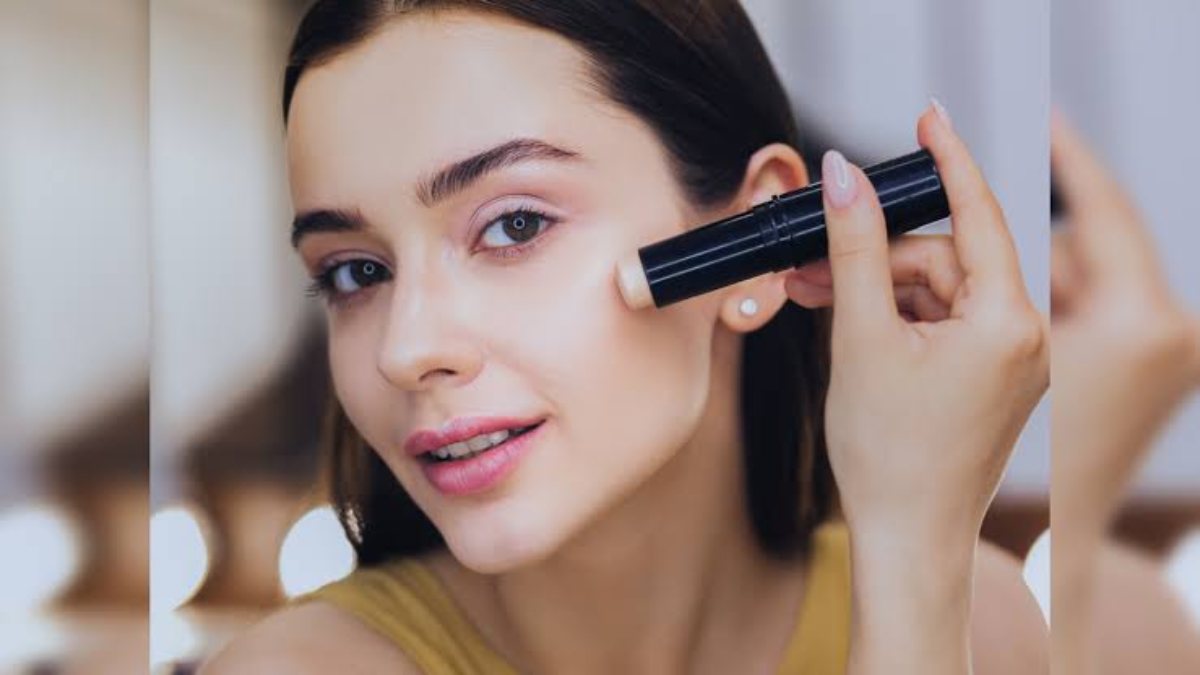 Makeup tips for summer : गर्मी के मौसम में मेकअप को मेल्ट होने से बचाने के लिए अपनाएं ये टिप्स