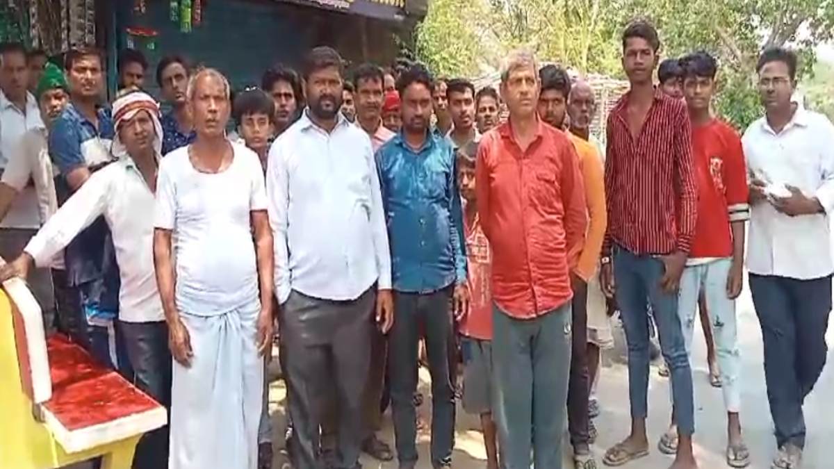 बिजली विभाग की लापरवाही से घरों में पहुंचा हाई वोल्टेज करंट, जले विद्युत उपकरण, युवक की मौत, ग्रामीणों में आक्रोश