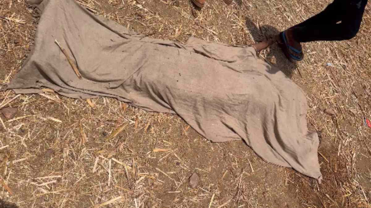 प्यार की सजा मौत ! बेटी से बात करता था युवक, युवती के मां बाप ने कुल्हाड़ी से वार कर उतारा मौत के घाट