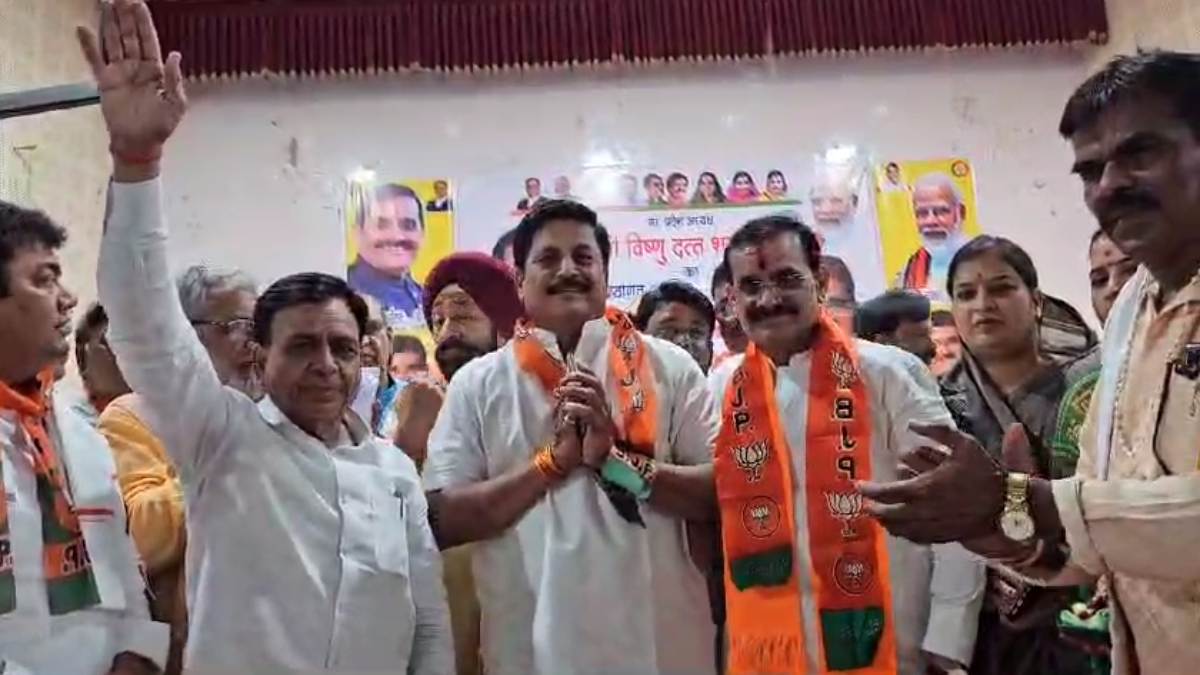 कांग्रेस को लगा झटका: पूर्व शहर अध्यक्ष बीजेपी में हुए शामिल, भाजपा प्रदेश अध्यक्ष ने दिलाई सदस्यता
