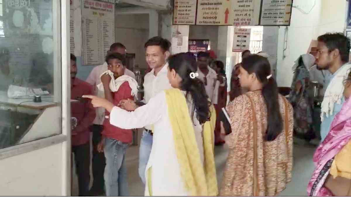 अस्पताल में नदारद मिले डॉक्टर, कलेक्टर ने सिविल सर्जन समेत 18 लोगों को थमाया नोटिस