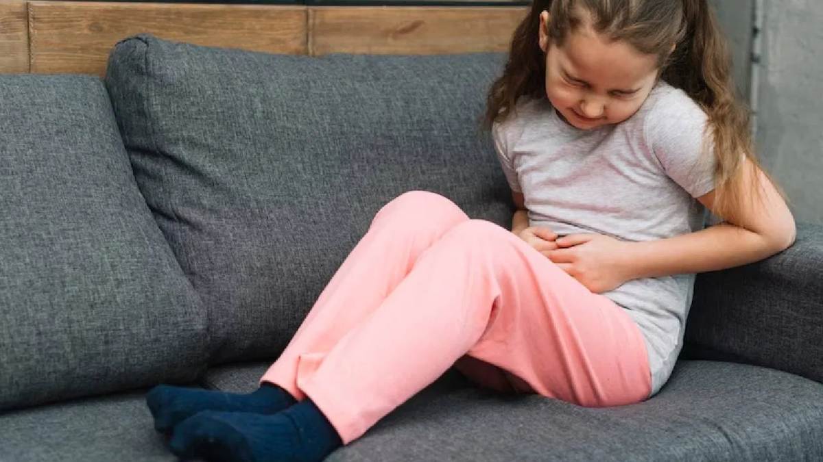 गर्मी में छोटे बच्चों को होती है Vomiting और Loose Motion की problem, तो इस तरह रखें उनका ख्याल