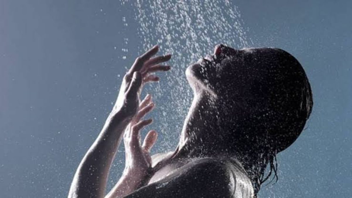 गर्मी के दिनों में रात के समय नहाकर सोना होता है अच्छा, Body होती है रिलेक्स तो आती है अच्छी नींद …