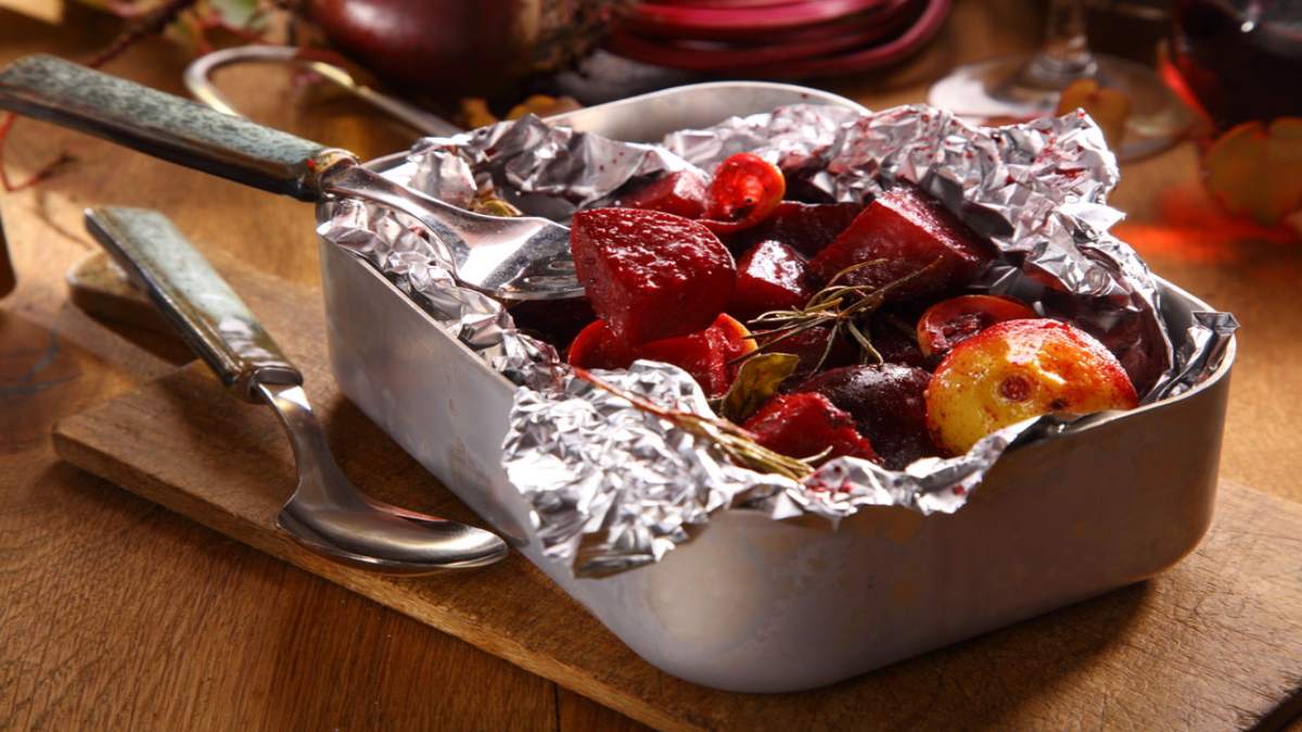 Aluminium Foil इस्तेमाल करने वाले जान लें, खाना पैक ही नहीं, ये सारा काम भी हो सकता है इससे …