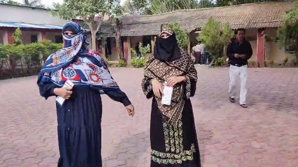 बड़ी खबरः मतदान के बीच मुस्लिम पीठासीन अधिकारी को बदला, लगे थे ये आरोप