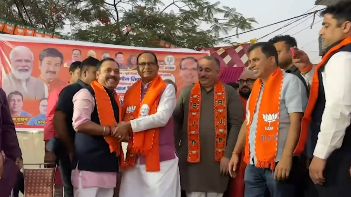 दिल्ली में AAP पर बरसे शिवराज सिंह: कहा- नौटंकीवाल बन गए हैं केजरीवाल, अधेड़ उम्र के राहुल गांधी को रायबरेली सौप रहीं सोनिया