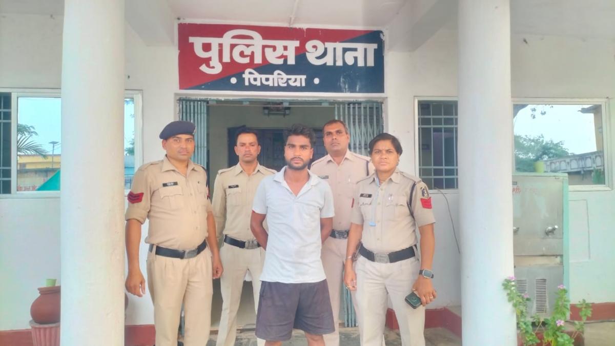 नहाते समय महिला का बनाया अश्लील वीडियो, वायरल करने की धमकी देकर करता रहा दुष्कर्म,आरोपी गिरफ्तार