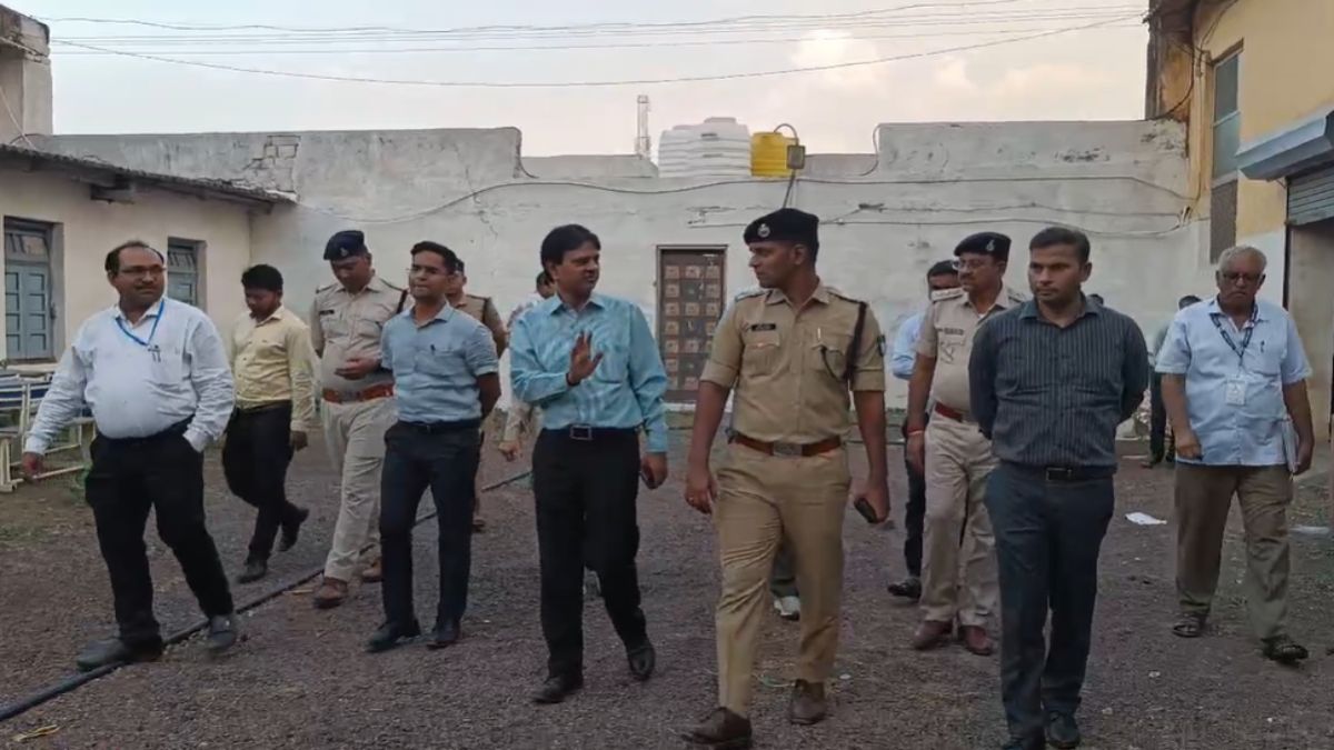 कलेक्टर SP ने मतगणना स्थल का लिया जायजा: भीषण गर्मी में पेयजल और कूलर की व्यवस्था के दिए निर्देश