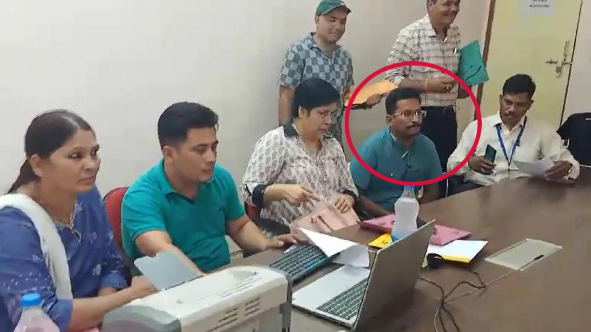 लोकायुक्त की छापेमार कार्रवाई: 10 हजार की रिश्वत लेते रंगे हाथ पकड़ाया असिस्टेंट इंजीनियर, इस काम के एवज में मांगे थे रुपये