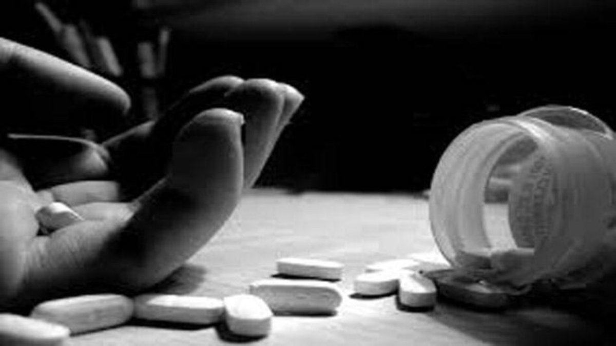 बड़ी खबर: बेटा-बेटी को जहर पिलाकर मां ने खुद भी पिया, इलाज के दौरान मां की मौत, बच्चे गंभीर, मिला सुसाइड नोट