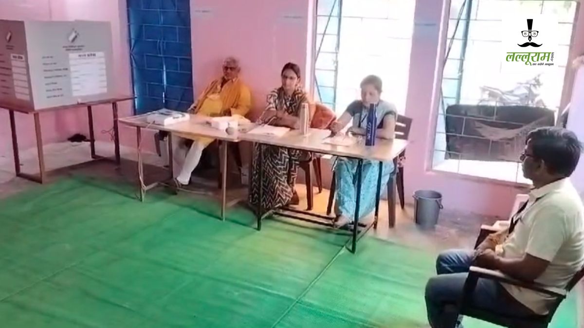 MP में यहां 12 बजे तक नहीं पड़े एक भी वोट, इंतजार करते रहे मतदानकर्मी, जानिए वजह…