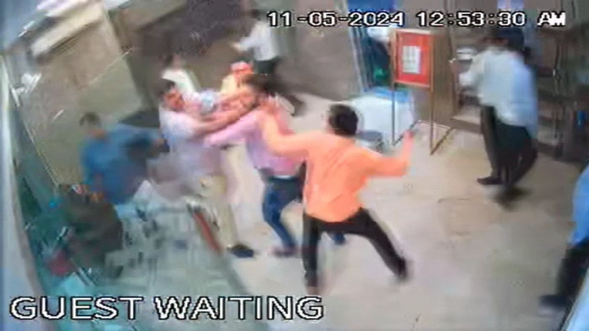 मामा भांजे पर जानलेवा हमलाः आधा दर्जन बदमाशों ने  की फायरिंग, वारदात सीसीटीवी कैमरे में कैद