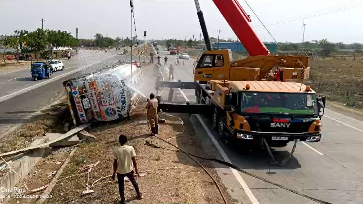 बड़ा हादसा टलाः देवास में गाय को बचाने के चक्कर में टैंकर पलटा, नरसिंहपुर में कार में मिला वन्य प्राणी का शव